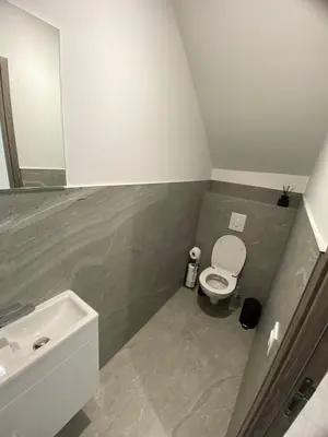 Salle de bains dans l'établissement Maison moderne