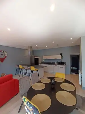 Cuisine ou kitchenette dans l'établissement Appartement Le palais autun