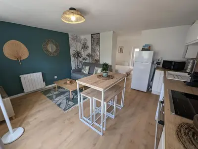 Cuisine ou kitchenette dans l'établissement Le Studio Jungle
