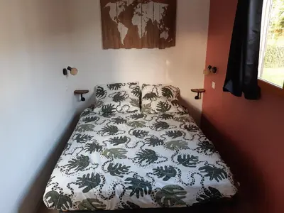 Un ou plusieurs lits dans un hébergement de l'établissement chalet sans voisin, rivière, nature, terrain clos