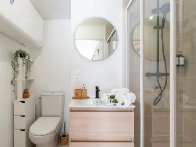 Salle de bains dans l'établissement Le Lotus - Parking public gratuit, wifi haut débit, proche autoroute, gare & centre ville