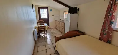 Cuisine ou kitchenette dans l'établissement AU Bosquet fleuri
