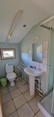 Salle de bains dans l'établissement AU Bosquet fleuri