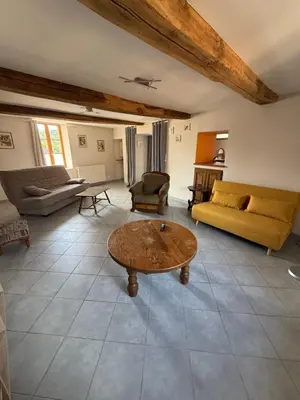Coin salon dans l'établissement Gîte de la Fontaine