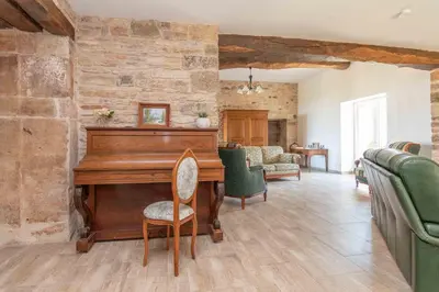 Coin salon dans l'établissement Le Grand Pressoir - Grande maison avec jardin