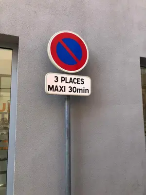 Certificat, récompense, panneau ou autre document affiché dans l'établissement Appartement BELLO , ruelle au cœur de ville, arrivée en autonomie