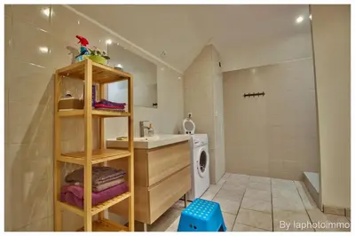 Salle de bains dans l'établissement Appart' Le 16, 2 chambres, 7 personnes, tout confort, avec terrain