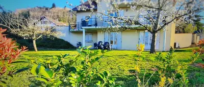 Jardin de l'établissement Appart' Le 16, 2 chambres, 7 personnes, tout confort, avec terrain