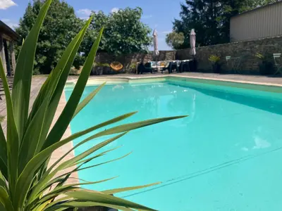 Piscine de l'établissement 38BIS Location nuit / week-end / vacances ou située à proximité