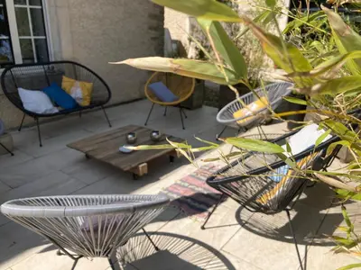 Jardin de l'établissement 38BIS Location nuit / week-end / vacances