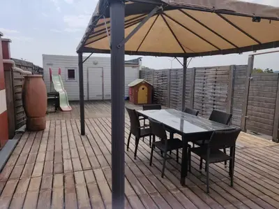 Terrasse ou espace extérieur de l'établissement Maison spacieuse avec billard balnéo piano