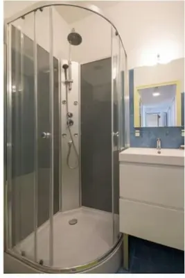 Salle de bains dans l'établissement L'Oenologîte
