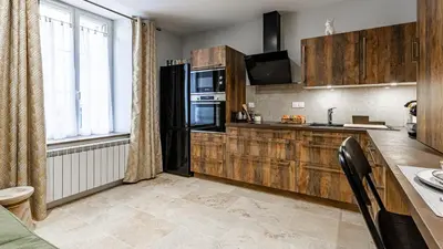 Cuisine ou kitchenette dans l'établissement Aux Fleurs de Darcy Confort Centre Ville