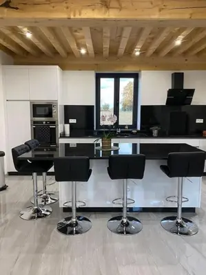 Cuisine ou kitchenette dans l'établissement La Ferme du Maillot