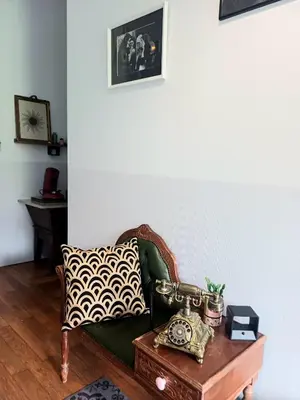 Coin salon dans l'établissement La Petite Porte Verte