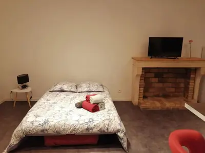Un ou plusieurs lits dans un hébergement de l'établissement La chambre de Zé