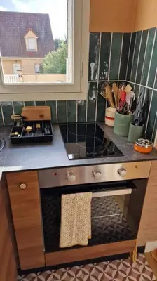 Cuisine ou kitchenette dans l'établissement Studio 2 pers aux inspirations 60s