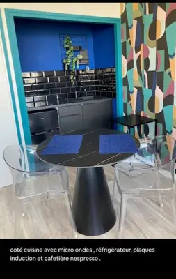 Restaurant ou autre lieu de restauration dans l'établissement Studio centre-ville
