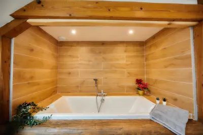 Salle de bains dans l'établissement Chevilyna - cosy - calme-climatisation-jardin-animaux autorisés