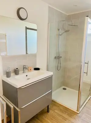 Salle de bains dans l'établissement L'Escapade à Coligny