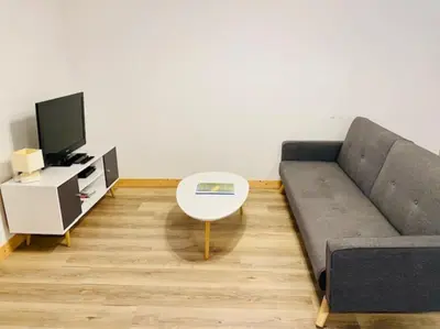 Télévision ou salle de divertissement dans l'établissement L'Escapade à Coligny