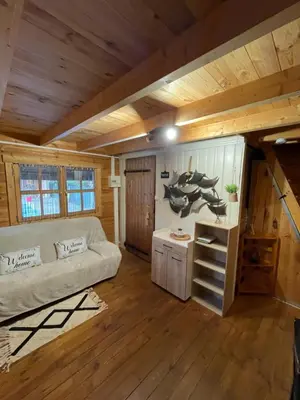 Coin salon dans l'établissement LES CHALETS DE VANESS' le Mahé