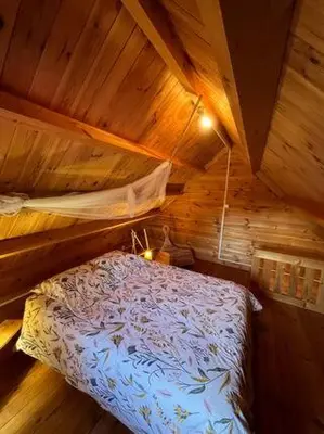 Un ou plusieurs lits dans un hébergement de l'établissement LES CHALETS DE VANESS' l'Eden