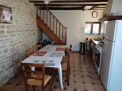 Cuisine ou kitchenette dans l'établissement L'authentique Maison cœur de Ladoix-Serrigny