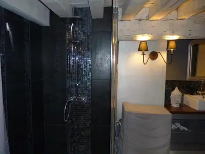 Salle de bains dans l'établissement Le Gite des Tourelles