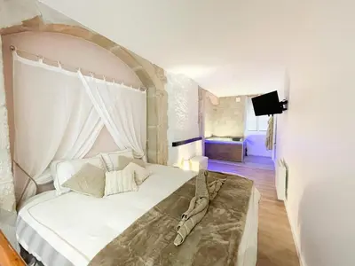 Un ou plusieurs lits dans un hébergement de l'établissement La voute Doloise - Love room & spa