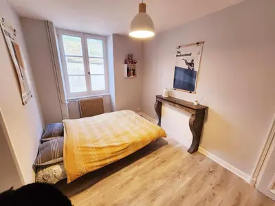 Télévision ou salle de divertissement dans l'établissement Appartement de Louise et Adrien