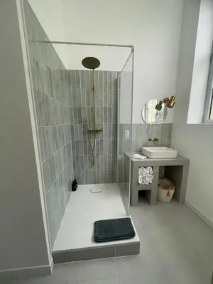 Salle de bains dans l'établissement Le Côté Cour