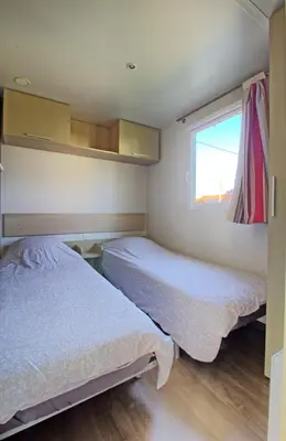Un ou plusieurs lits dans un hébergement de l'établissement Mobilhome 3 chambres 6 personnes