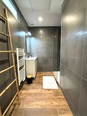 Salle de bains dans l'établissement Grange rénovée en duplex idéalement située