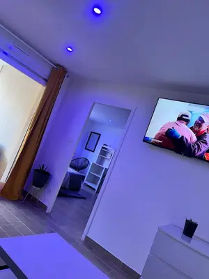 Télévision ou salle de divertissement dans l'établissement Carol California