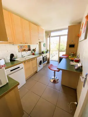 Cuisine ou kitchenette dans l'établissement Charmant appartement avec superbe vue Mâcon centre