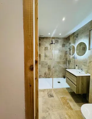 Salle de bains dans l'établissement Cocon Bourguignon