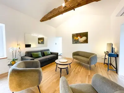 Coin salon dans l'établissement Le Petit Rousseau - Maison Climatisé - Classé 4 ETOILES
