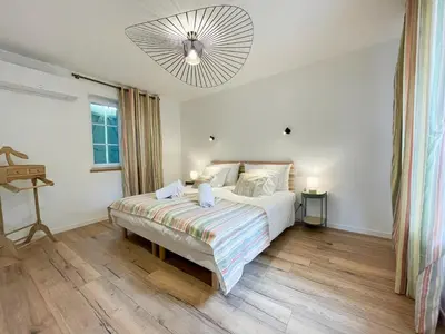 Un ou plusieurs lits dans un hébergement de l'établissement Le Petit Rousseau - Maison Climatisé - Classé 4 ETOILES