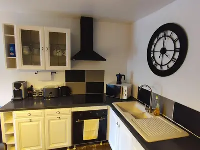 Cuisine ou kitchenette dans l'établissement Agréable maison 8 personnes WIFI et clim