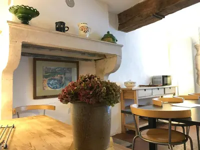 Télévision ou salle de divertissement dans l'établissement GITE LES PETITS GALETS Bourgogne du Sud