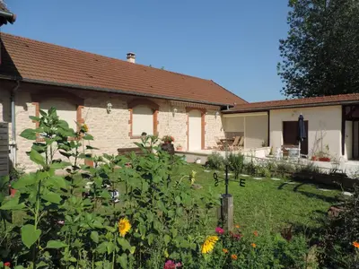 Jardin de l'établissement Villa Roland en Bourgogne