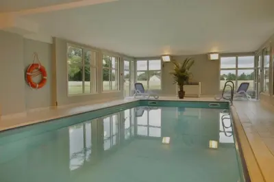 Piscine de l'établissement Chez Suzette-Résidence-Piscine-Sauna ou située à proximité