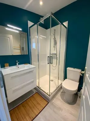 Salle de bains dans l'établissement Studio en Rez de jardin Le clos des Cent Vignes à Beaune