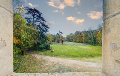 Jardin de l'établissement Écrin exclusif au sein d'un château en Bourgogne