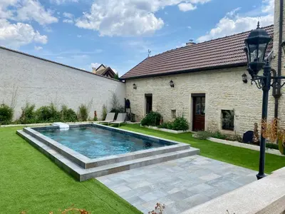 Piscine de l'établissement Le Clos Papillon ou située à proximité