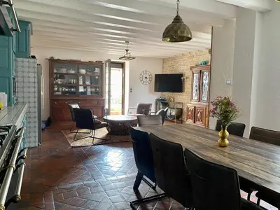 Télévision ou salle de divertissement dans l'établissement Le Clos Papillon