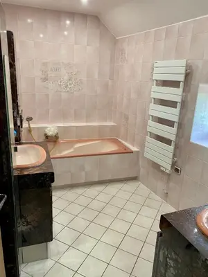Salle de bains dans l'établissement Le Clos Papillon