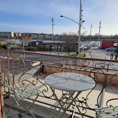 Coin salon dans l'établissement Center Macon charmant appartement avec vue sur la Saone