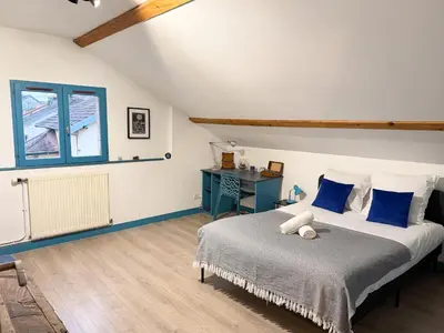 Un ou plusieurs lits dans un hébergement de l'établissement La Casa Del Papa - Maison spacieuse avec jardin